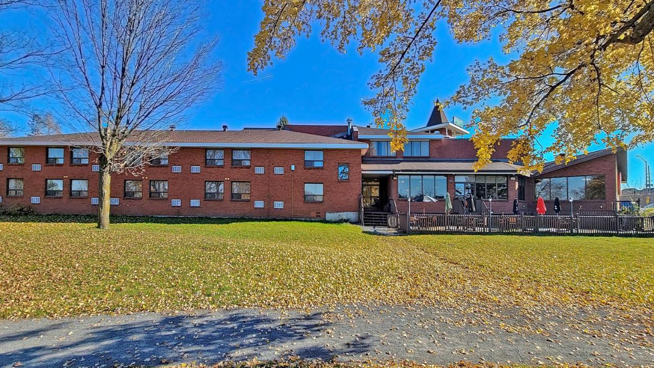 Ramada By Wyndham Arnprior Exterior foto