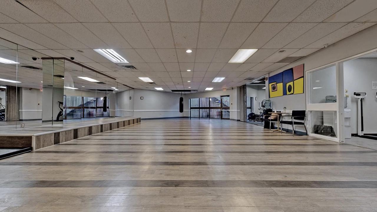 Ramada By Wyndham Arnprior Exterior foto